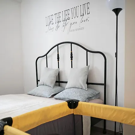 Cozy 2-room Apt, Parking Nearby 布拉迪斯拉发