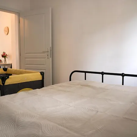 Cozy 2-room Apt, Parking Nearby * 布拉迪斯拉发