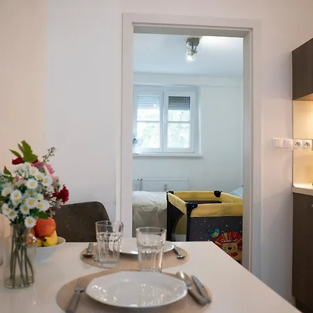 Cozy 2-room Apt, Parking Nearby Lägenhet *