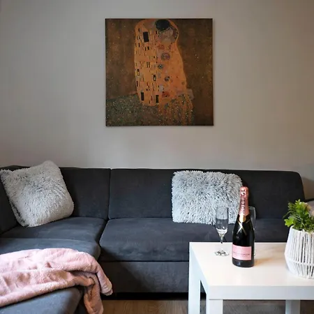 Lägenhet Cozy 2-room Apt, Parking Nearby Bratislava