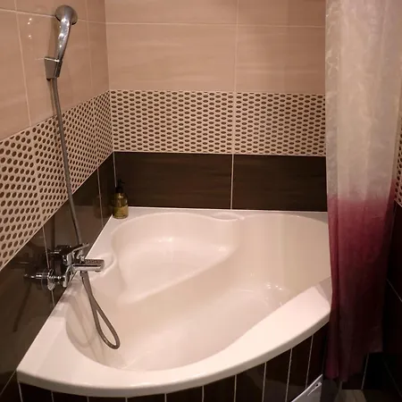 Cozy 2-room Apt, Parking Nearby Lägenhet