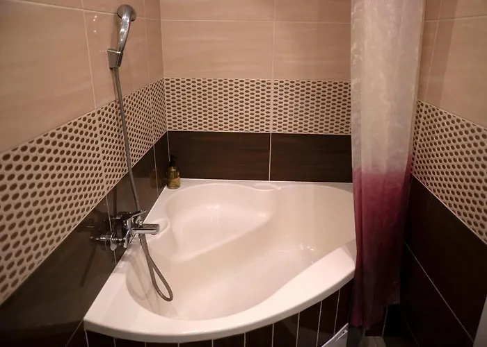 Cozy 2-room Apt, Parking Nearby 아파트