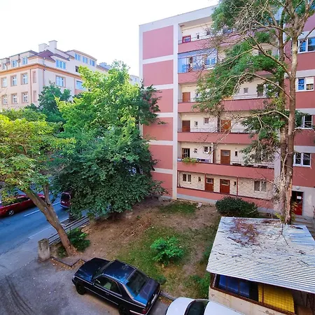 Apartment Cozy 2-room Apt, Parking Nearby Bratislava
