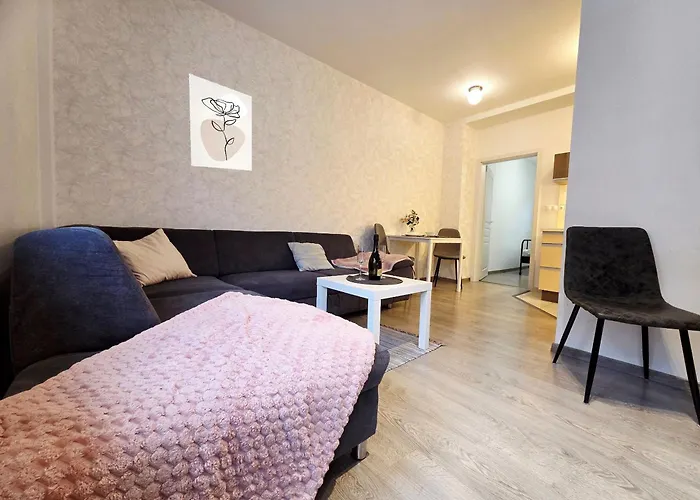 Cozy 2-room Apt, Parking Nearby * Bratislava